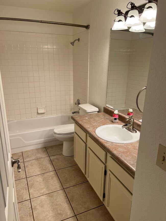 Building Photo - 2670 W Camino De La Joya