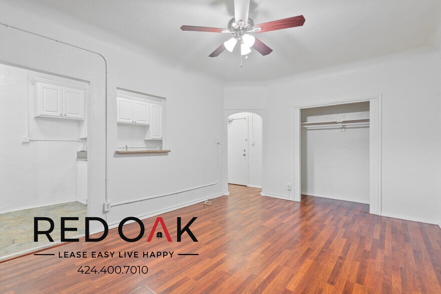 Building Photo - 849 S Oxford Ave