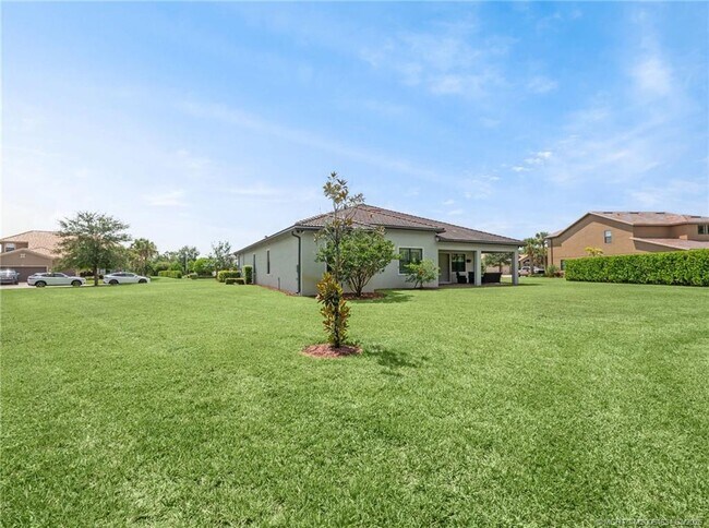 Building Photo - 724 SW Sea Green St