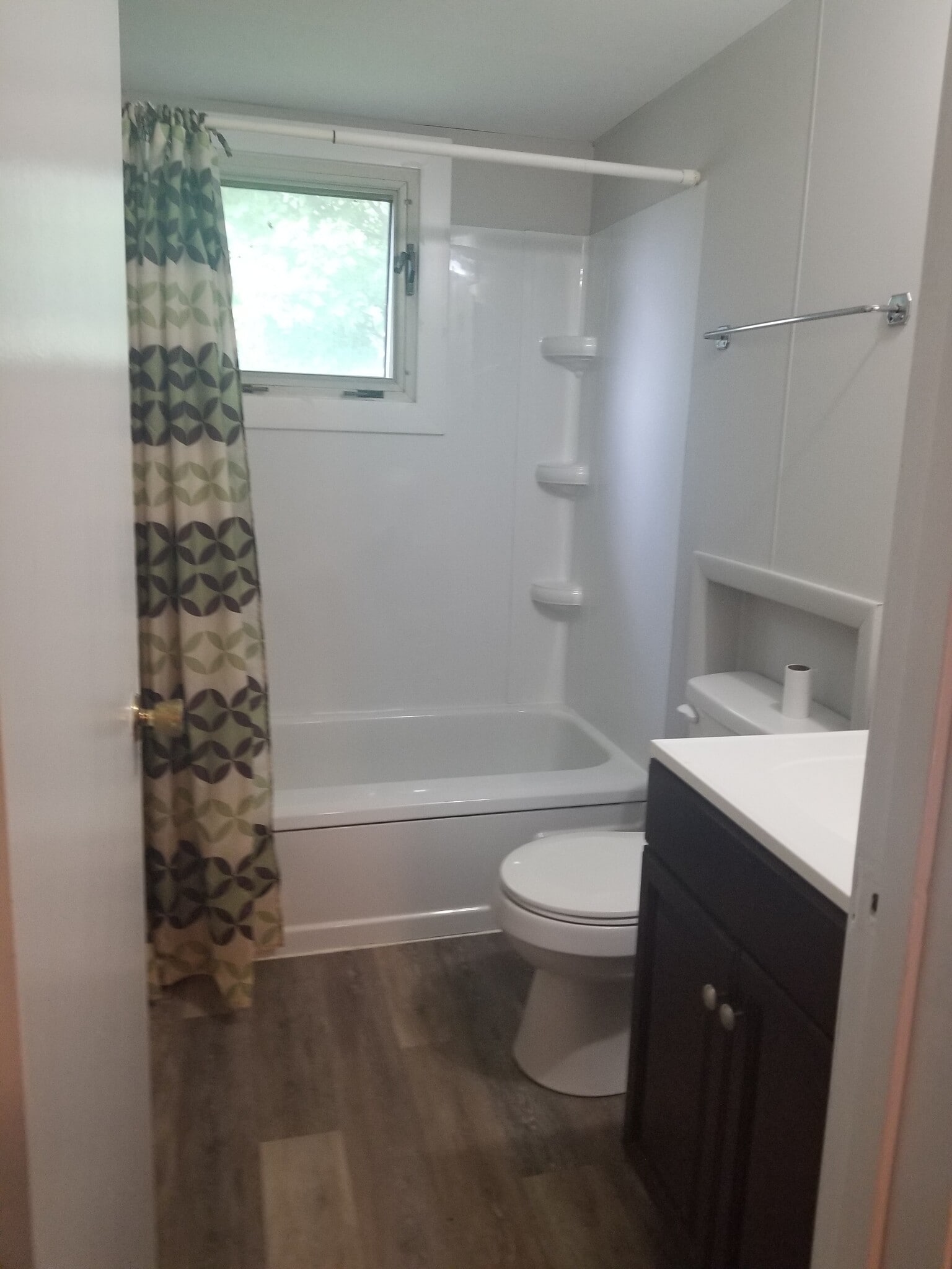 Full bathroom - 330 Columbia St