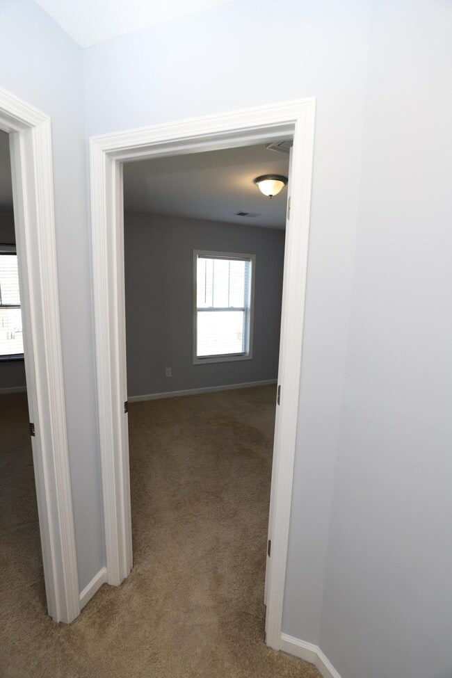 Building Photo - 1009 Providence Plantation Dr