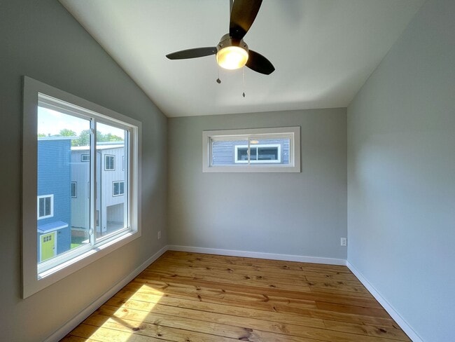Building Photo - Beautiful Compact Cottage in South Asheville