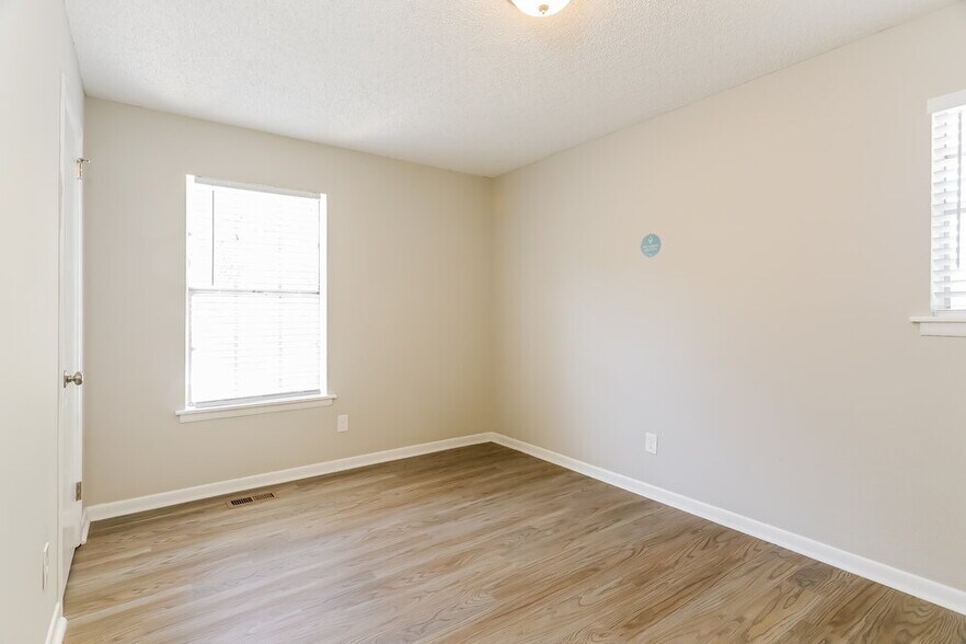 Building Photo - 2655 6th St NE
