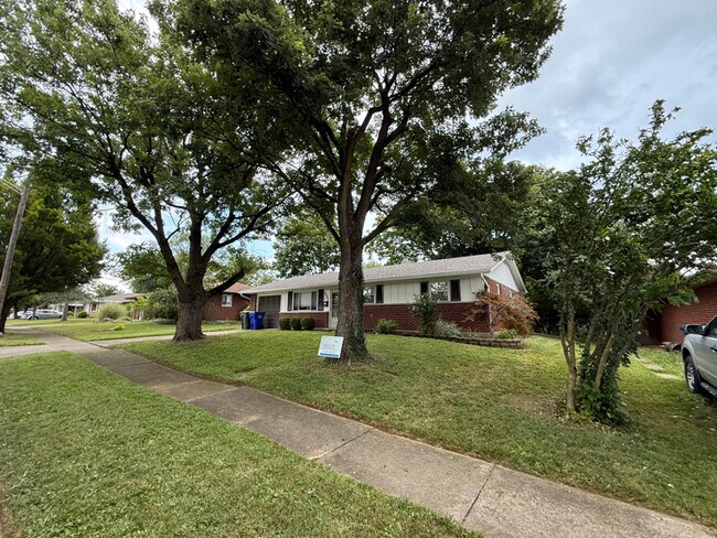 Building Photo - 5756 Kendon St
