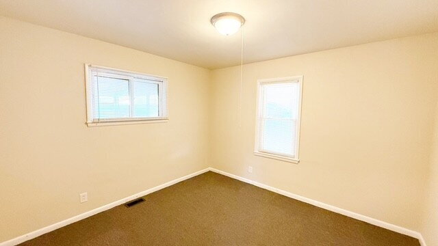 Building Photo - NORTH EAST SIDE 2 BEDROOM WITH BASEMENT!  AVAILABLE NOW!