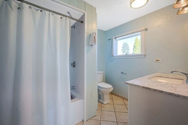Building Photo - WINTER RENTAL: Painters Perch on Rocky Neck