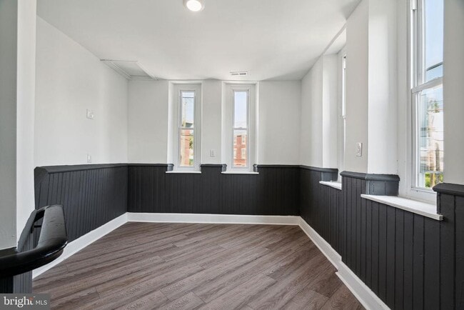 Building Photo - 5164 Ridge Ave