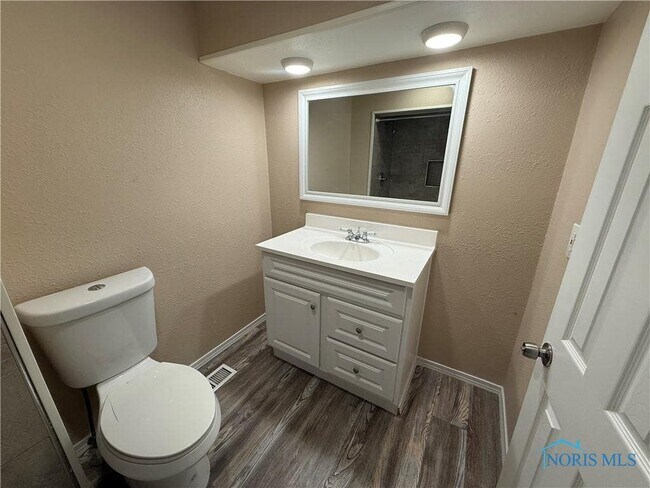 Building Photo - 3319 Maple St