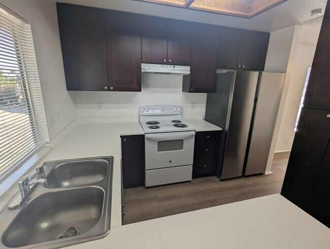 Building Photo - 4 Bedroom, 2 Bath - Single Story Home in P...