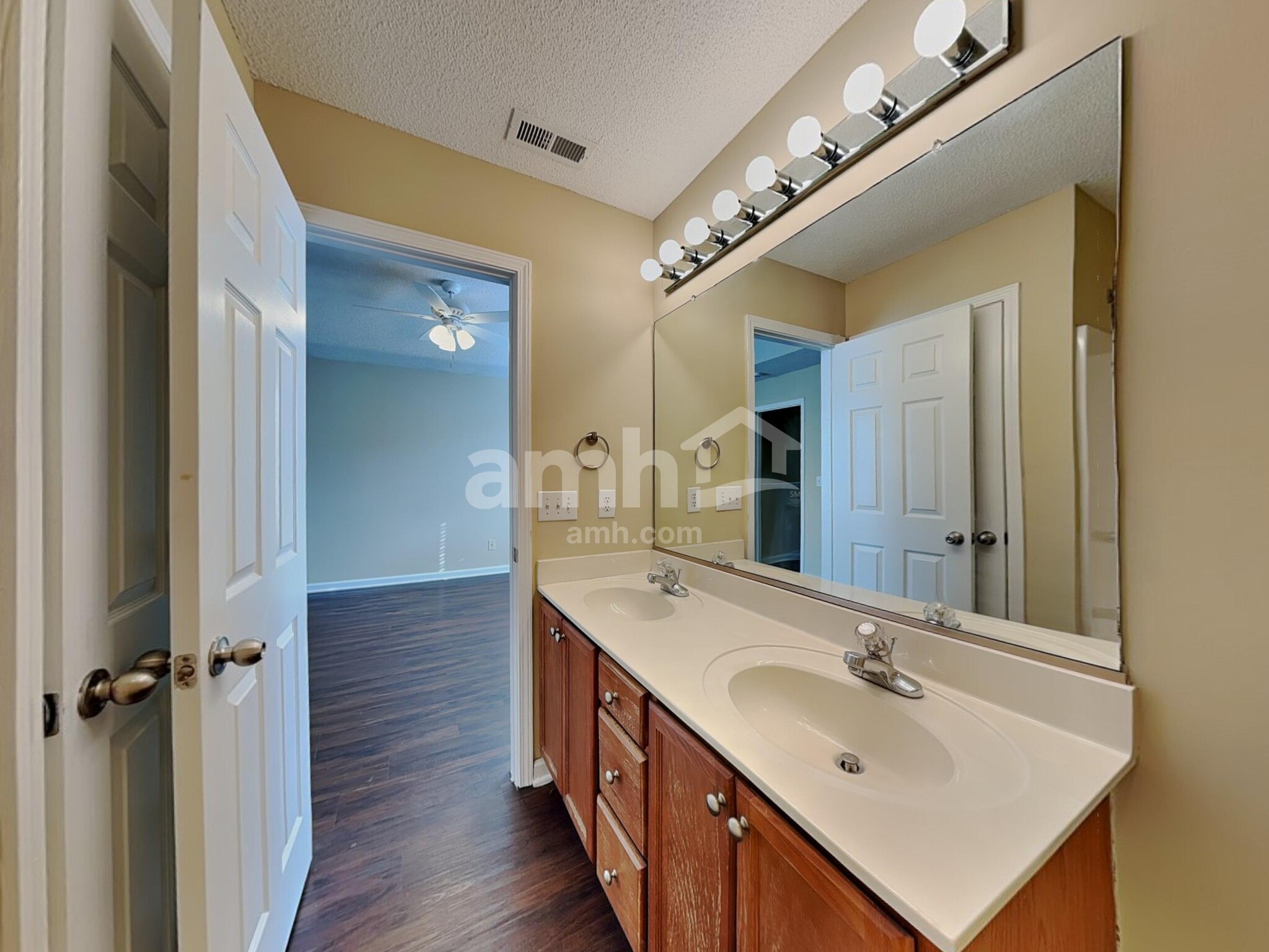 Building Photo - 4924 Lighthouse Ct