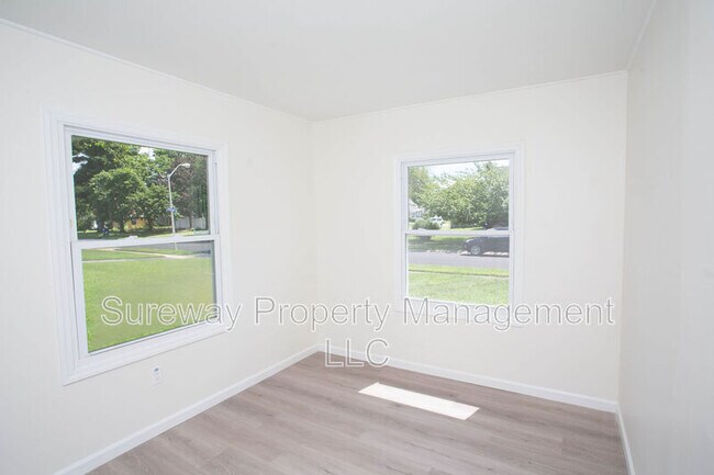 Building Photo - 73 Somerset Dr
