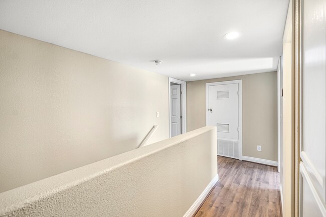 Building Photo - Spacious 3-Bedroom Townhome for Rent!