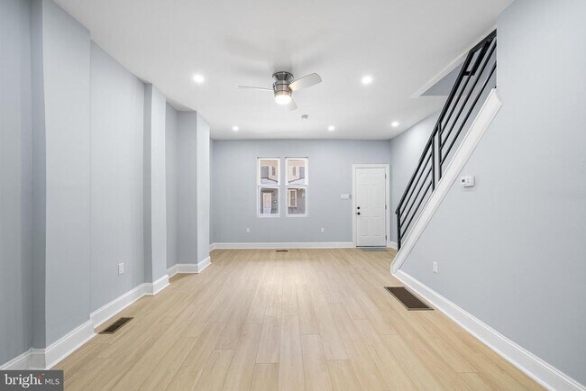 Building Photo - 56 N Yewdall St
