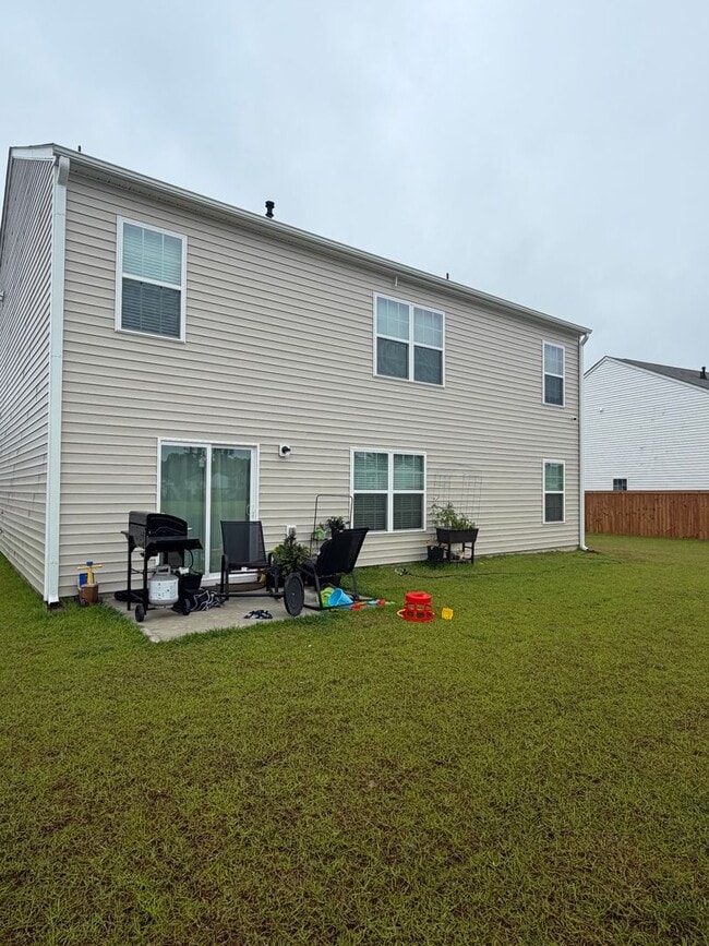 Building Photo - Spacious New Construction Home with 5 Bedrooms, 3 Full Baths