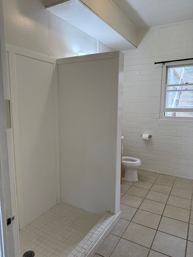 Building Photo - Prime location in the heart of Makiki 2 Be...