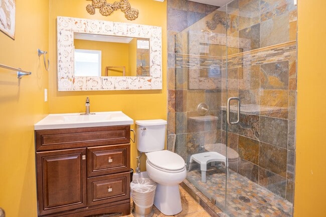 Building Photo - PERFECT "WORK FROM HOME" LOCATION (CALL FO...