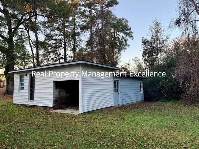 Building Photo - Renovated 3 bedroom Ranch In Princeton, Ap...