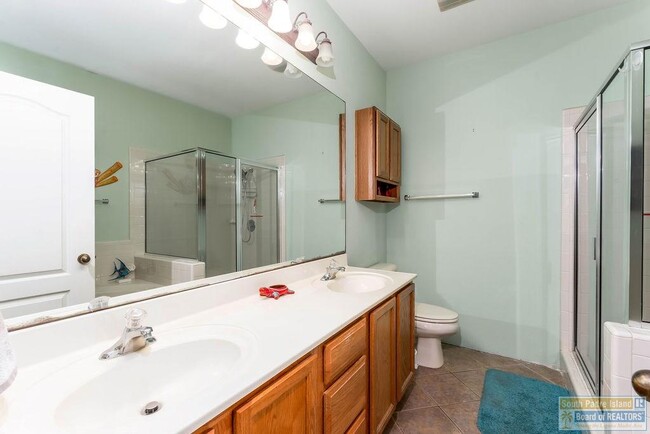 Building Photo - 18 Torrey Pines Dr