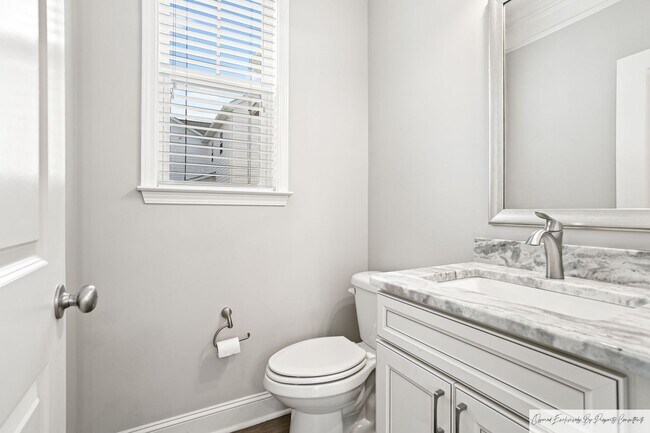 Building Photo - RESORT LIVING IN DESIRABLE SALUDA RIVER CLUB
