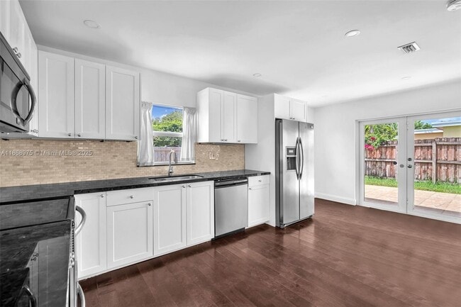 Building Photo - 2112 N 32nd Ct