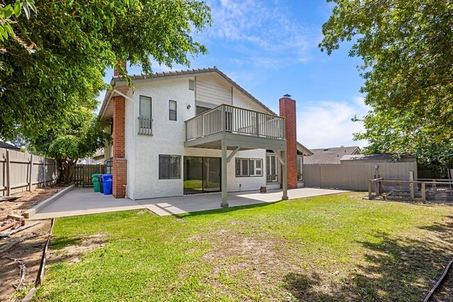Building Photo - Beautiful Four Bedroom Two Story Home - UT...