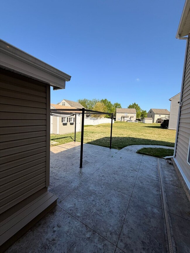 Building Photo - 42 Kilverstone Way