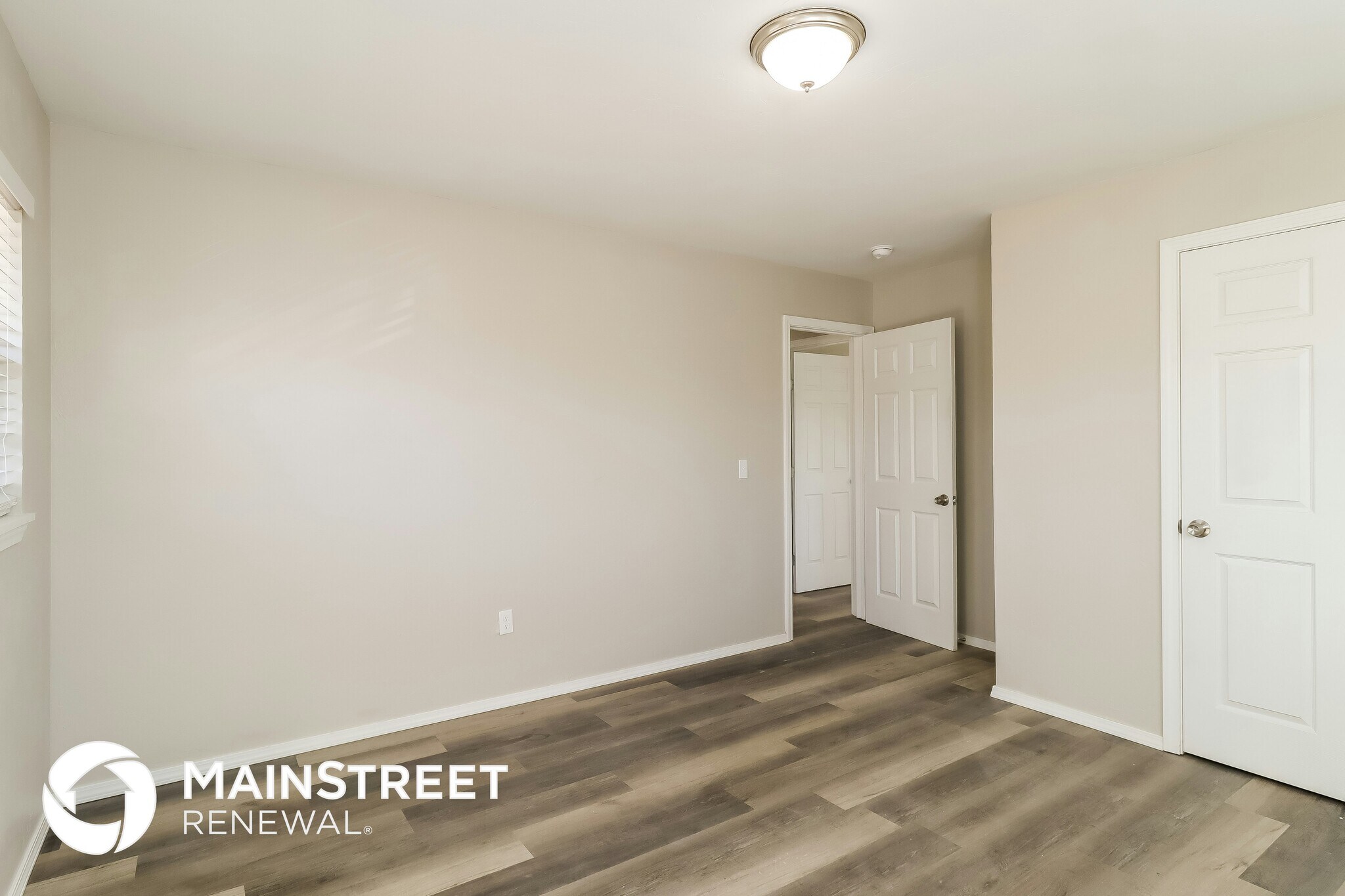 Building Photo - 5701 N Warren Ave