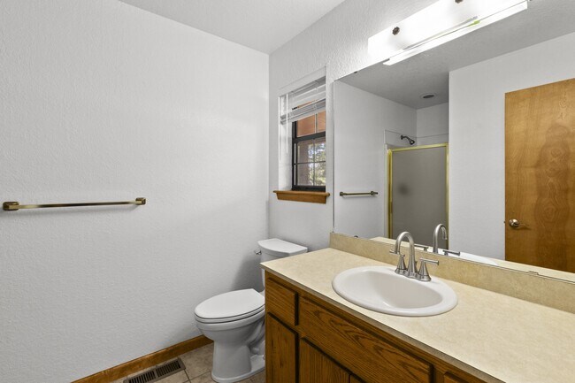 Building Photo - 103 E Miller Ct