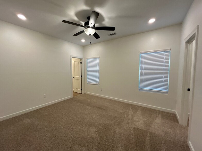 Building Photo - 244 Linden St