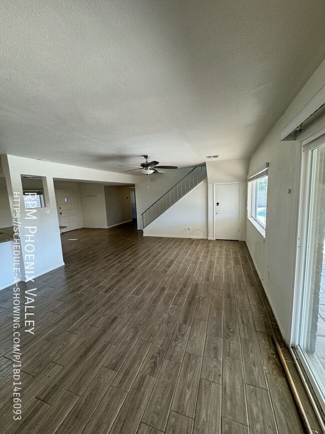 Building Photo - Spacious 2 Story with double primary bedro...