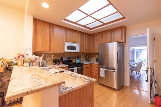 Building Photo - Amazing Downtown Campbell Location * Hardwood Floors * Spacious and Bright