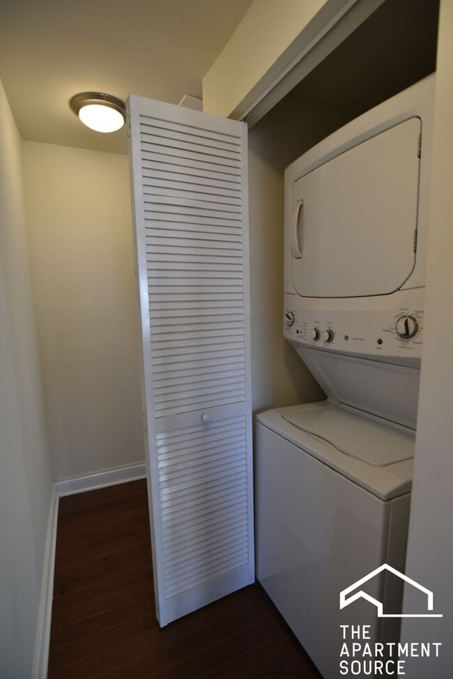 Building Photo - 3804 N Pine Grove Ave