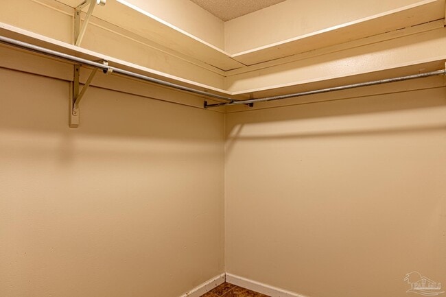 Building Photo - 6242 Ridgegate Cir