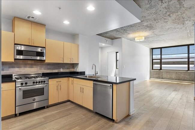 Building Photo - 311 2nd St