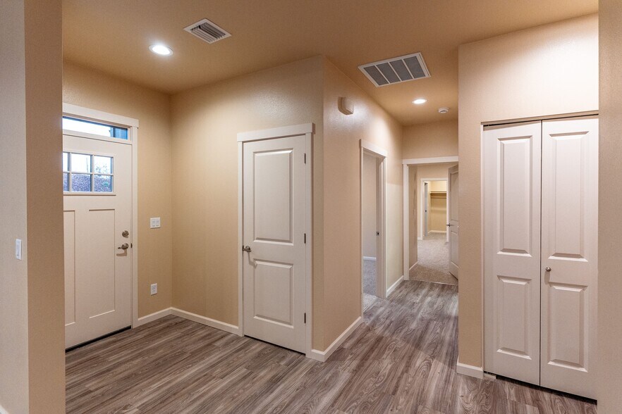 Building Photo - 5803 Joynak St S