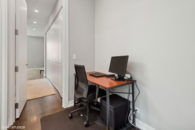 Building Photo - 455 W Hobbie St