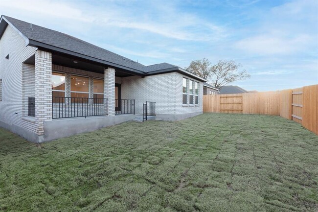 Building Photo - 309 Barton Oak Trl