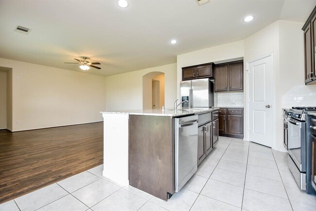 Building Photo - 16035 Dehay Ln