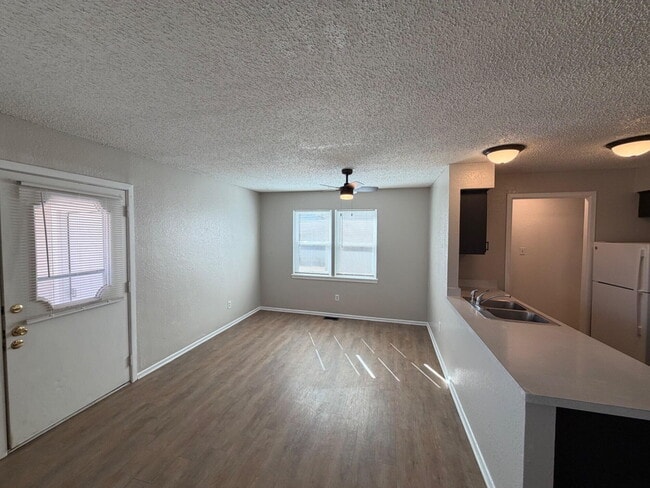 Building Photo - 9604 Elgin Ave