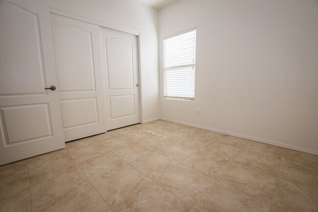 Building Photo - Charming 4 Bedroom, 3 Bath Home, with 2 Ca...