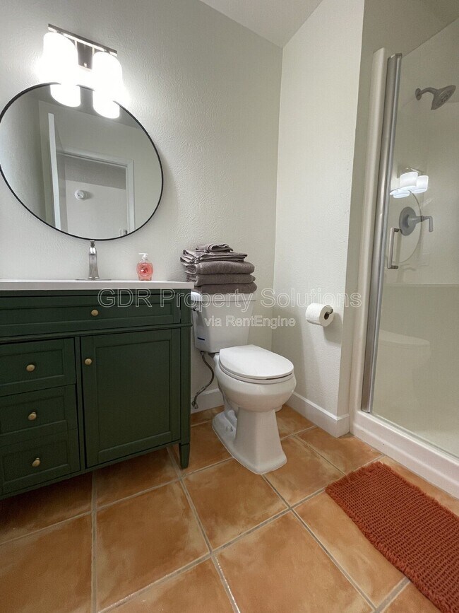 Building Photo - 520 Ortiz Dr NE