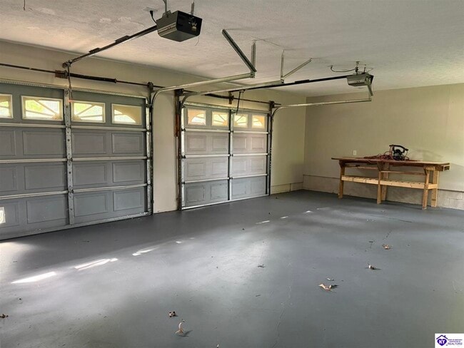 Building Photo - 608 Birch Dr.
