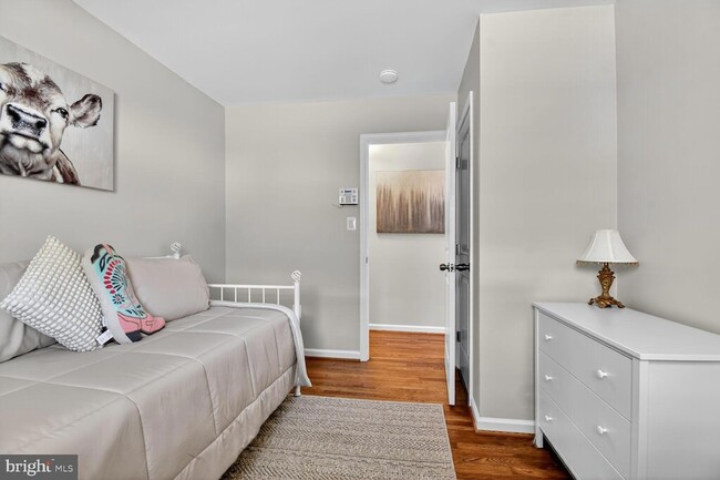 Building Photo - 6801 Trowbridge Pl