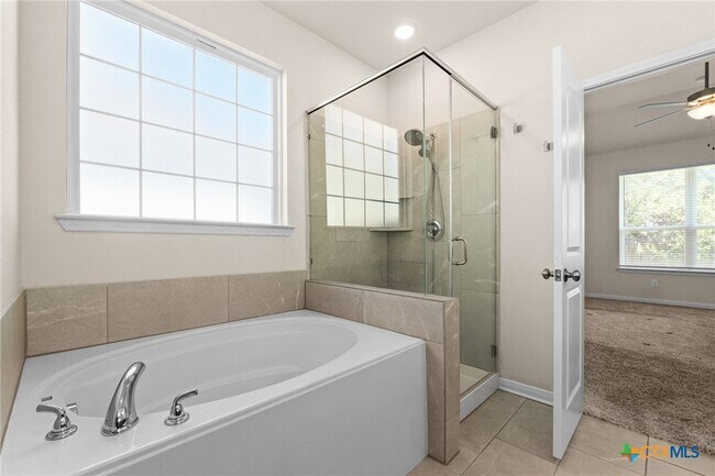 Building Photo - 9818 Kensley Rose Dr