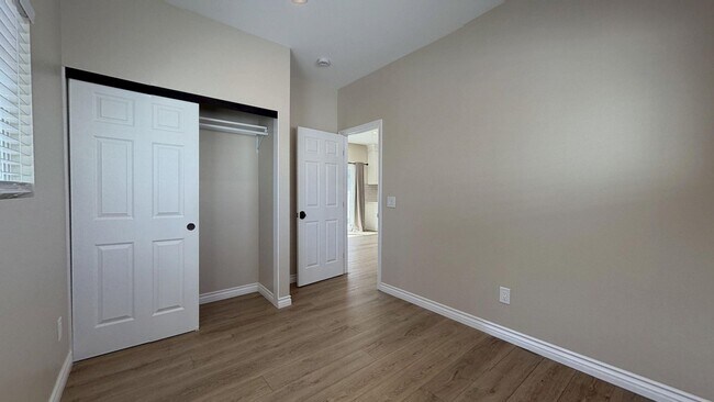 Building Photo - 1018 College Ave