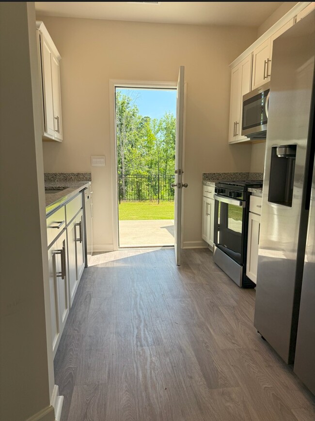Building Photo - 331 David Hl Dr