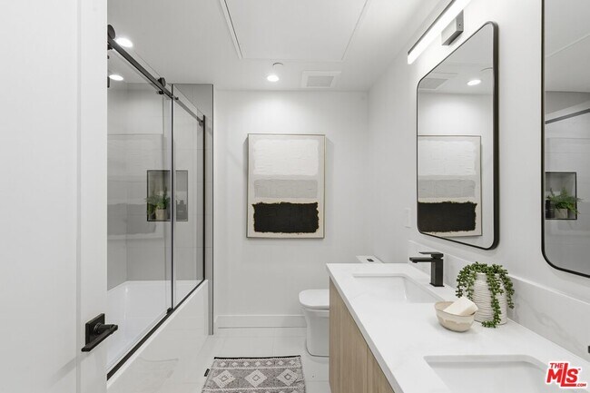 Building Photo - 3845 Don Tomaso Dr