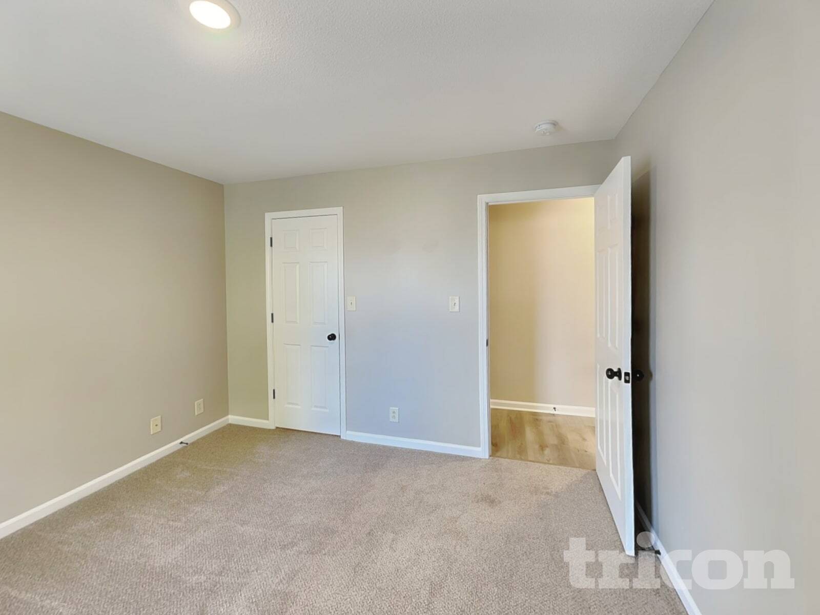 Building Photo - 935 Willow Circle