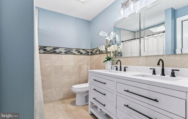 Building Photo - 234 Howell St