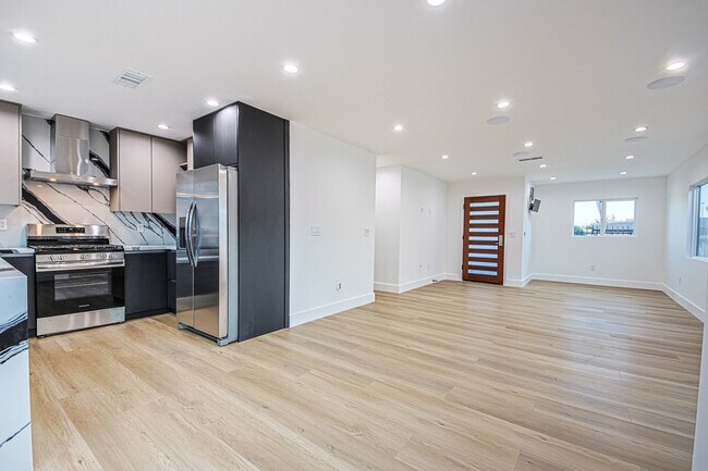 Building Photo - 4573 Triggs St